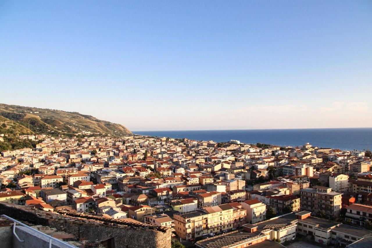 아망테 Dimora Cavour B&B 외부 사진